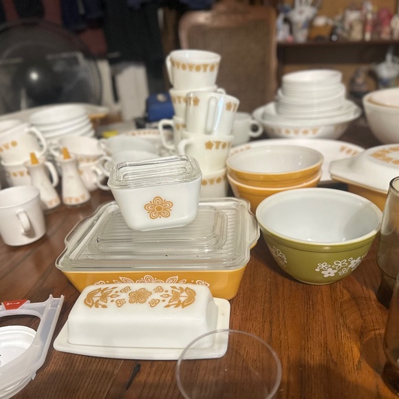 Vintage whole complete set of Pyrex and Corning dinnerware set - Picture 3 of 5